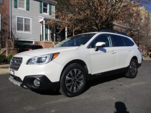(A726) 2017 SUBARU OUTBACK 3.6R LIMITED (WHITE) ALL WHEEL DRIVE!!