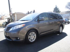[A750] 2015 TOYOTA SIENNA XLE 8-PASSENGER(GRAY) WITH BLIND SPOT MONITORING!!